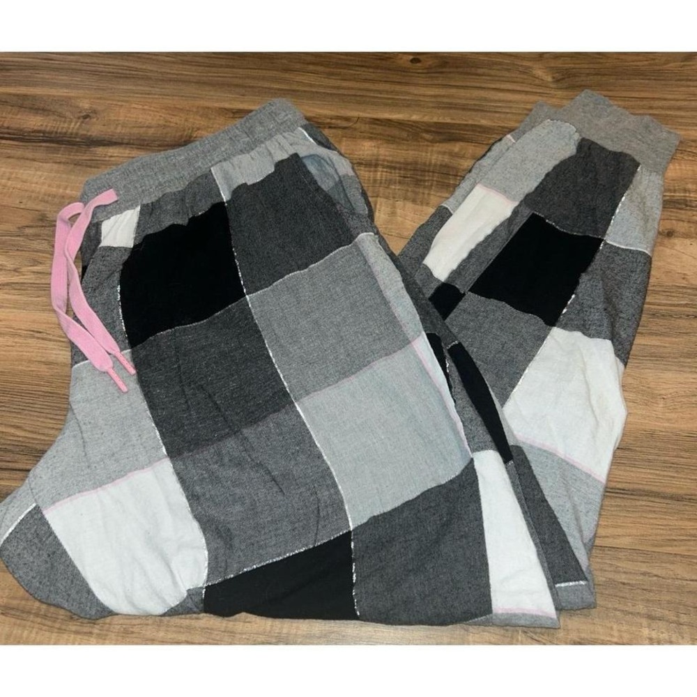 Secret Treasure Women's Medium Checkered Pajama Pants